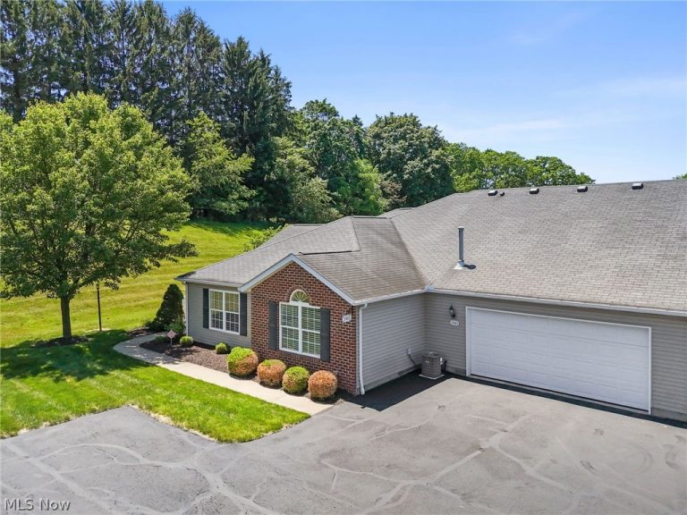 140 Woodbury Glen Street, Hartville, OH - Photo 3