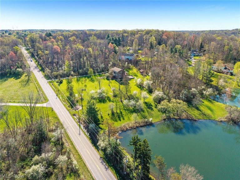 Bainbridge Road, Chagrin Falls, OH - Photo 2
