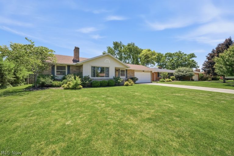 4480 Vezber Drive, Seven Hills, OH - Photo 2