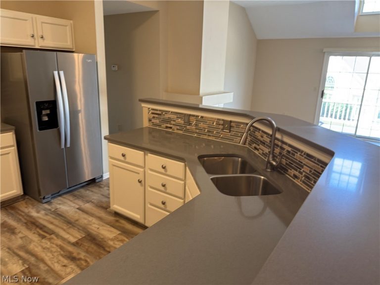 23413 Grist Mill Court #4, Olmsted Falls, OH - Photo 4