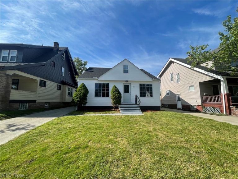 7915 Snow Road, Parma, OH - Photo 2