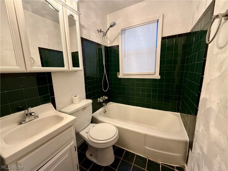 575 Noble Avenue, Akron, OH - Photo 8
