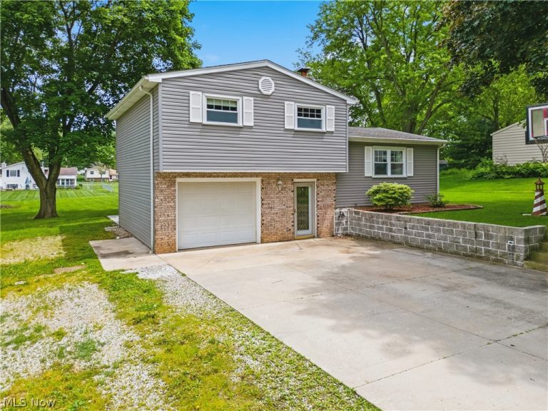 8572 Greenmeadow Avenue, Canal Fulton, OH - Photo 2
