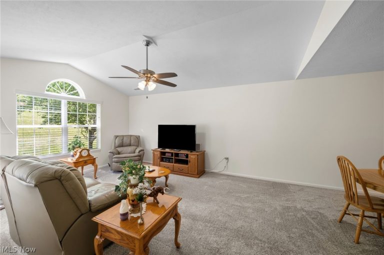140 Woodbury Glen Street, Hartville, OH - Photo 5