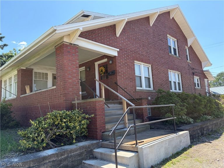 2031 Ridgewood Avenue, Alliance, OH - Photo 2