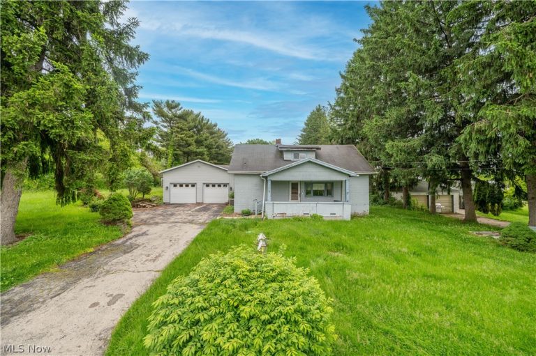 1953 Lawn Avenue, Lowellville, OH, 44436