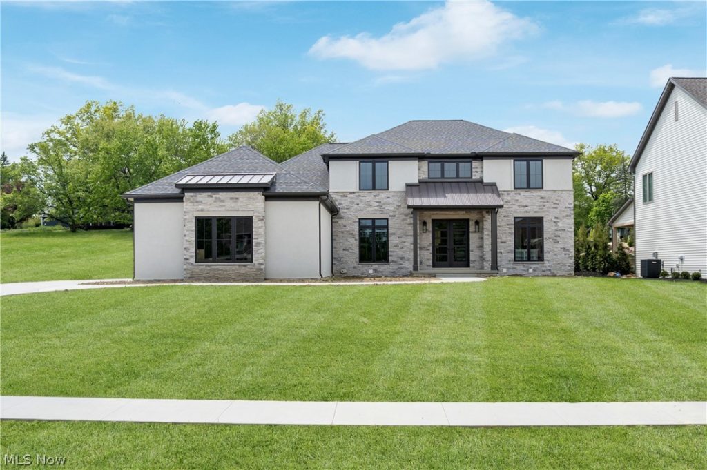 526 Sawgrass Drive, Fairlawn, OH