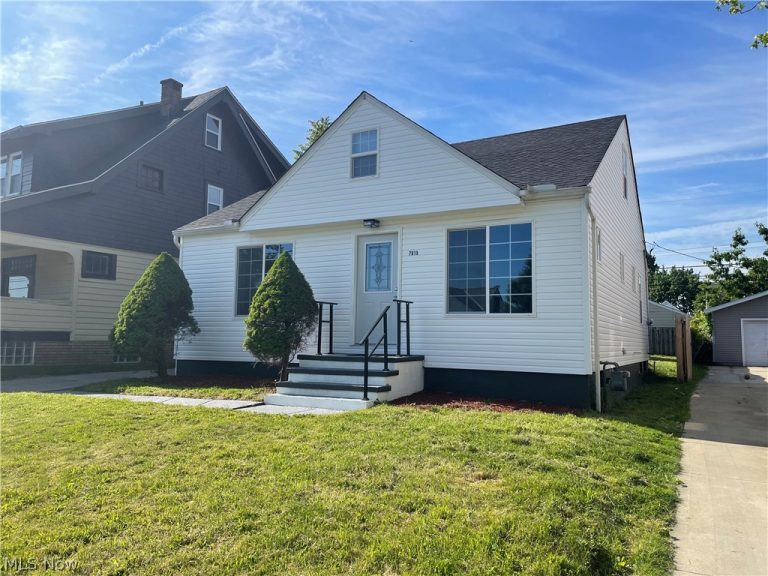 7915 Snow Road, Parma, OH - Photo 3