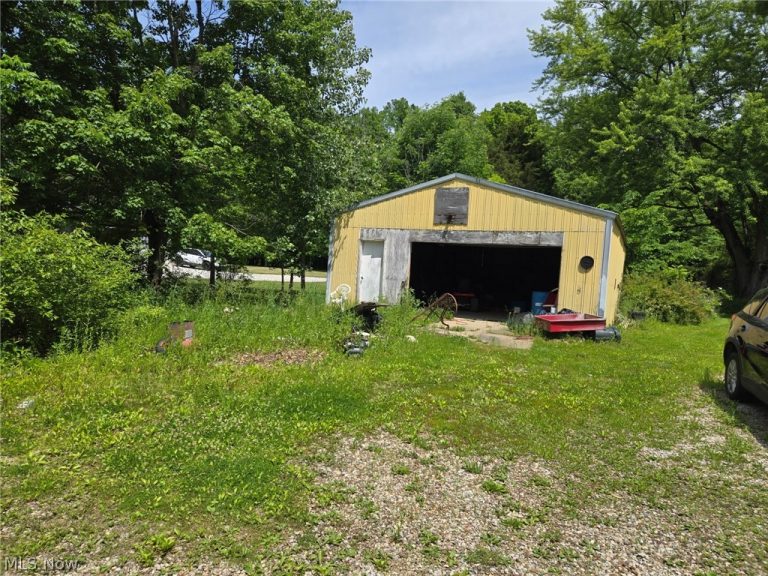 348 Fox Lake Road, Wooster, OH - Photo 2