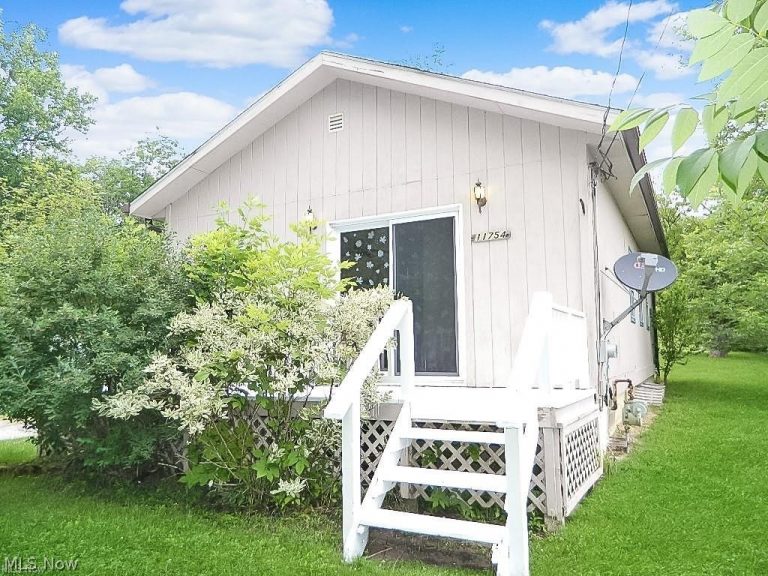 11754 Lakeland Drive, Newbury, OH - Photo 2
