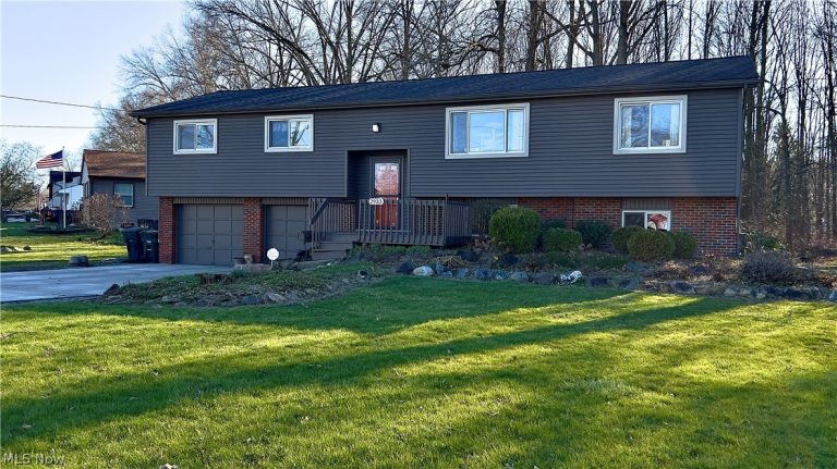 2933 Crestwood Drive, Warren, OH - Photo 2