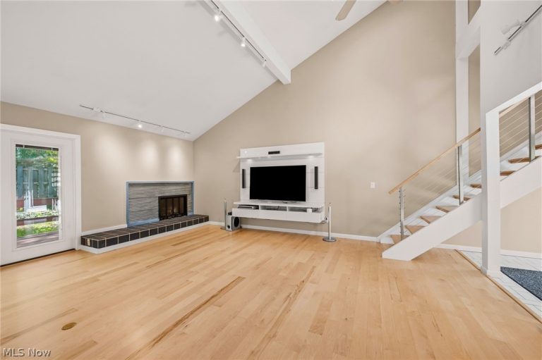 1376 Bobby Lane #32, Westlake, OH - Photo 6