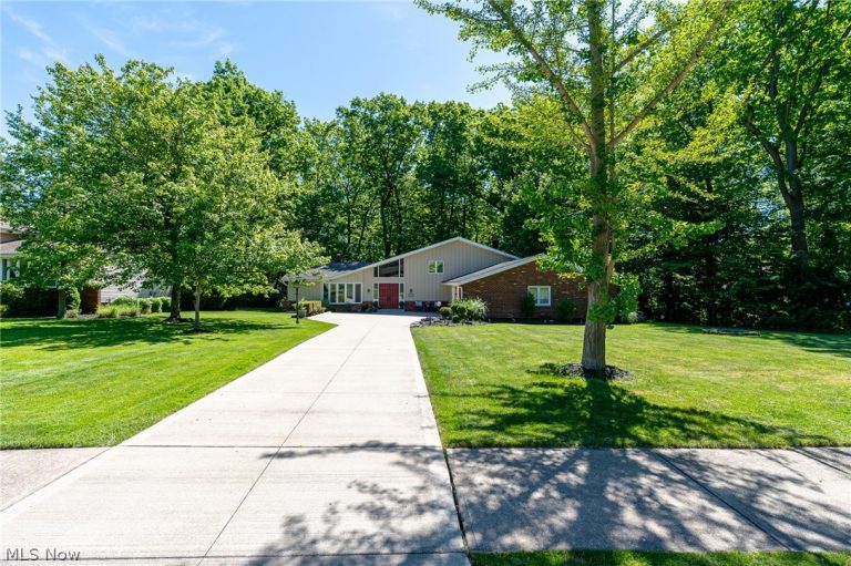9124 Meadow Lane, Brecksville, OH - Photo 2