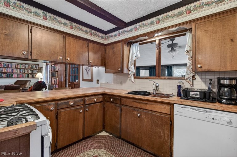 1031 Park Avenue, Amherst, OH - Photo 8