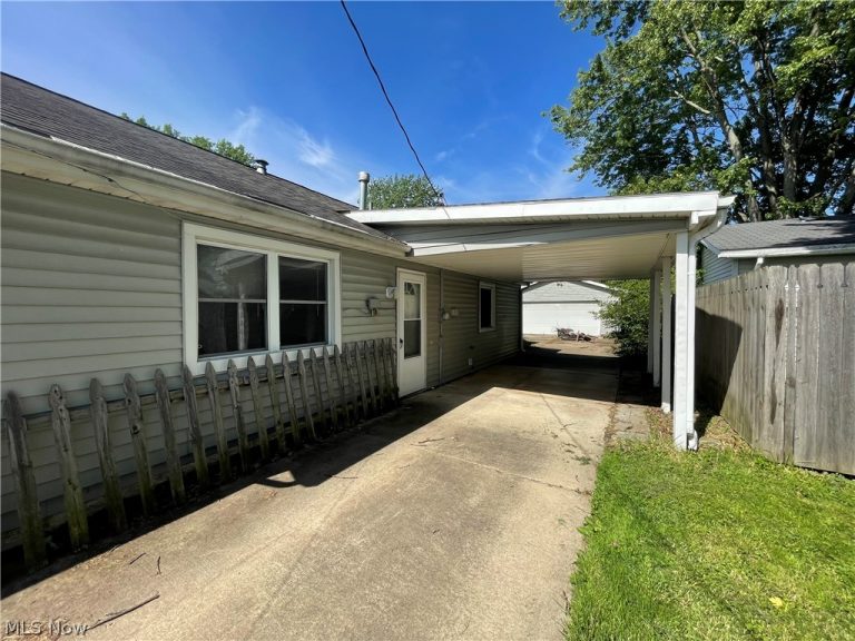 611 Logan Street, Elyria, OH - Photo 3