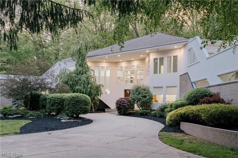 25 River Mountain Drive, Moreland Hills, OH, 44022