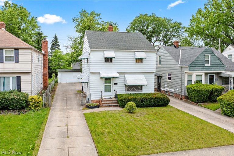 13417 Thraves Avenue, Garfield Heights, OH - Photo 4