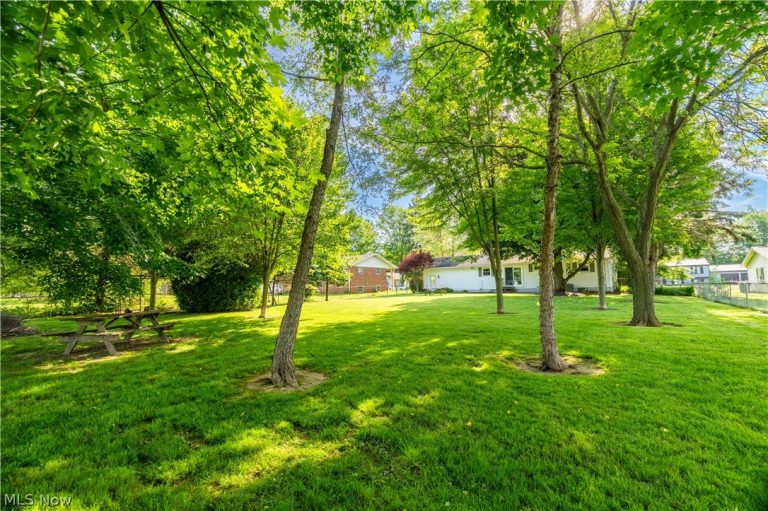 7505 Ivydale Avenue, North Canton, OH - Photo 3