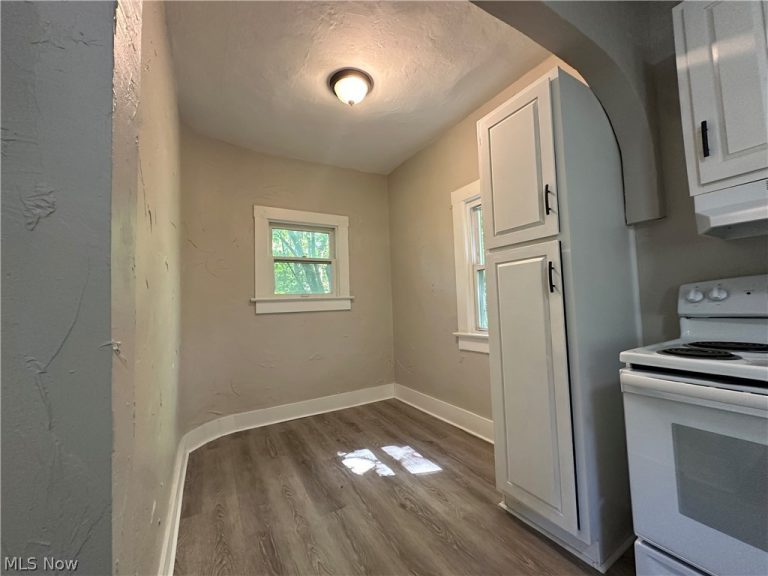 493 Bacon Avenue, Akron, OH - Photo 4
