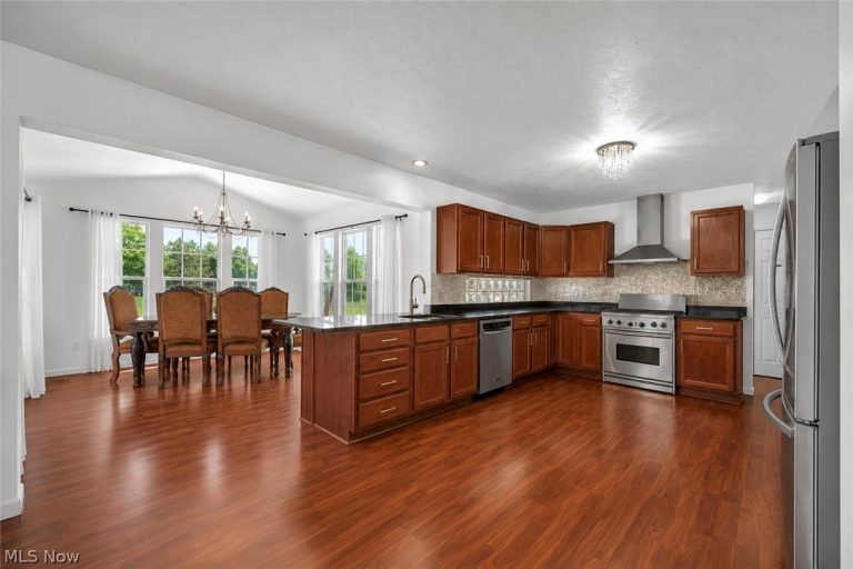 33275 Ambleside Drive, Avon Lake, OH - Photo 3