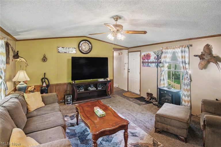 723 Country Pines Drive, Warren, OH - Photo 4