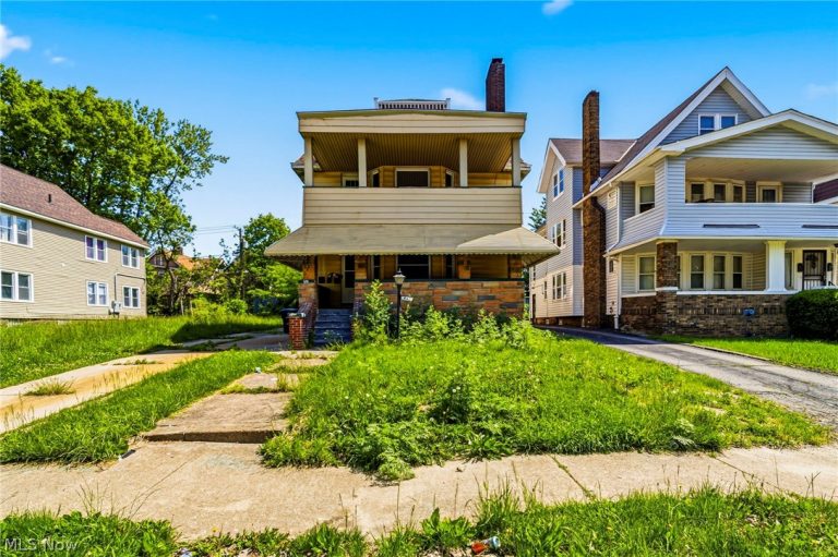 957 Thornhill Drive, Cleveland, OH, 44108