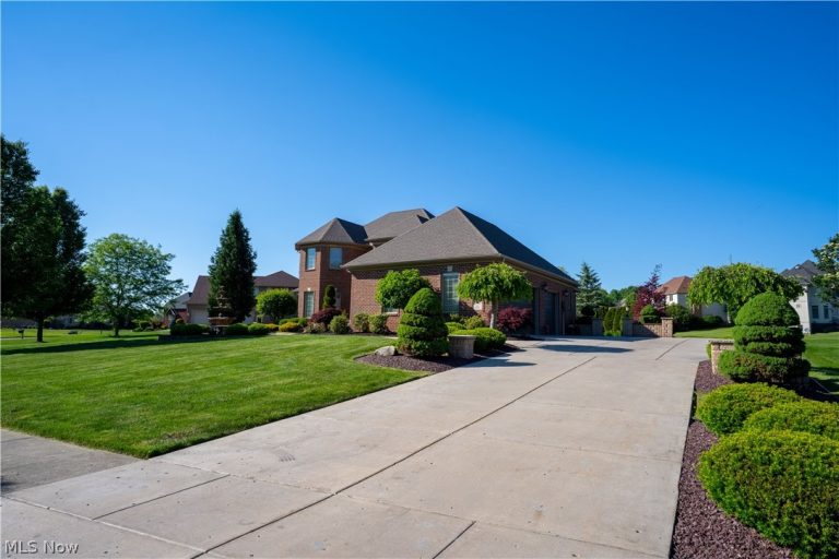 3947 Via Siena, Poland, OH - Photo 2