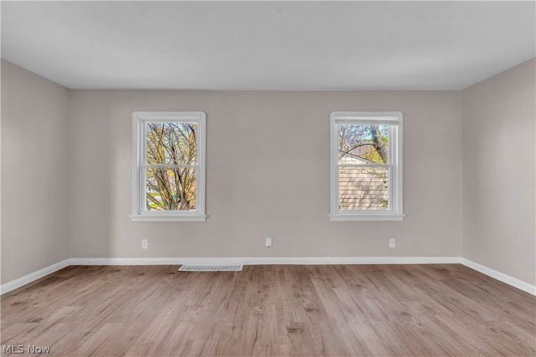 5461 Clement Avenue, Maple Heights, OH - Photo 5