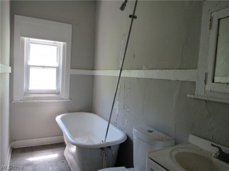 932 Wheelock Road, Cleveland, OH - Photo 8