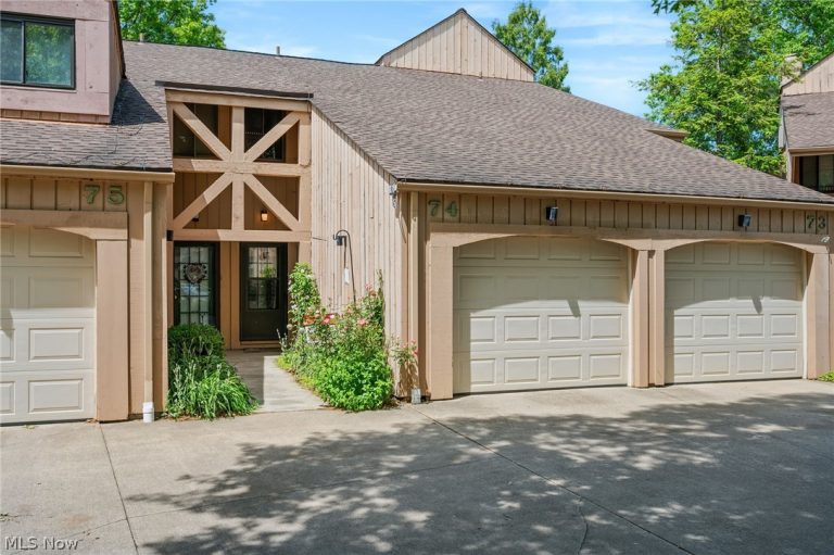 74 Landings Way, Avon Lake, OH - Photo 2