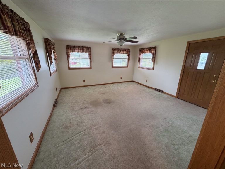3215 Knollridge Circle, Canton, OH - Photo 8