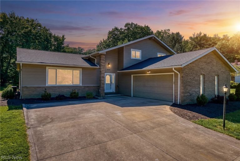 6704 Cheryl Ann Drive, Seven Hills, OH, 44131