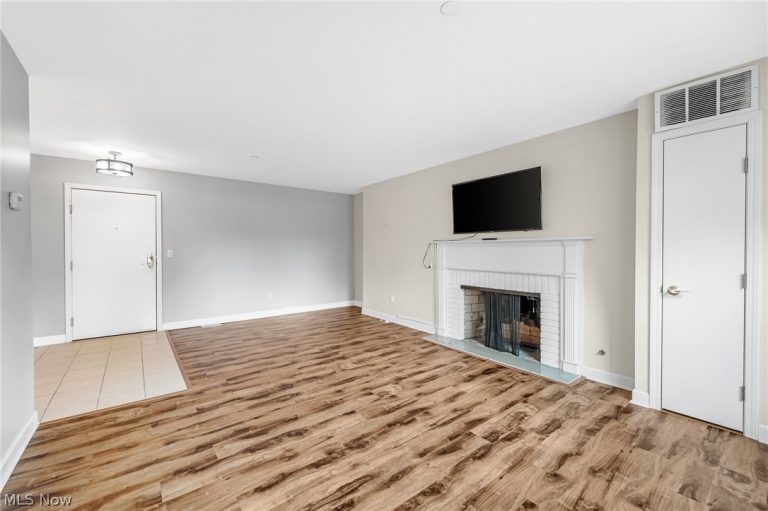 2885 Pease Drive #103, Rocky River, OH - Photo 4