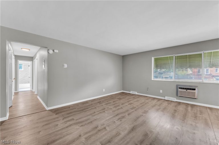 2537 Noble Road #201, Cleveland Heights, OH - Photo 6