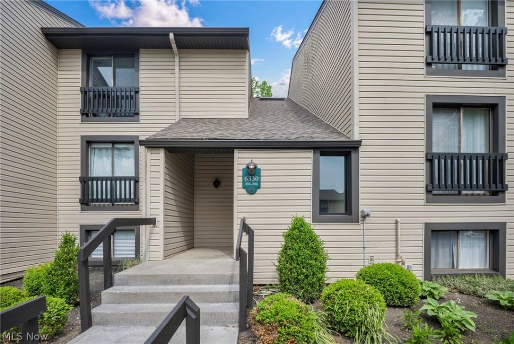 6330 Greenwood #205, Northfield, OH
