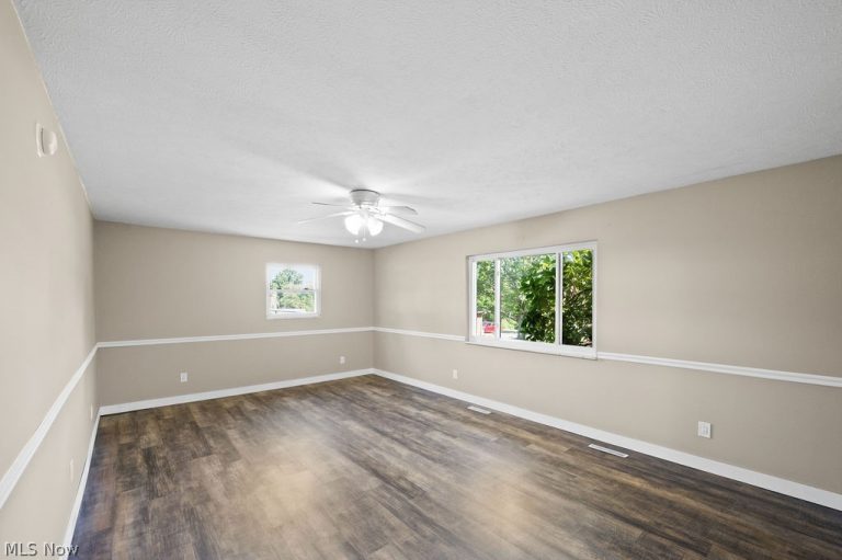 11 Roberts Drive, Belpre, OH - Photo 4