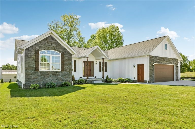 533 Lakewood Drive, Canal Fulton, OH - Photo 2