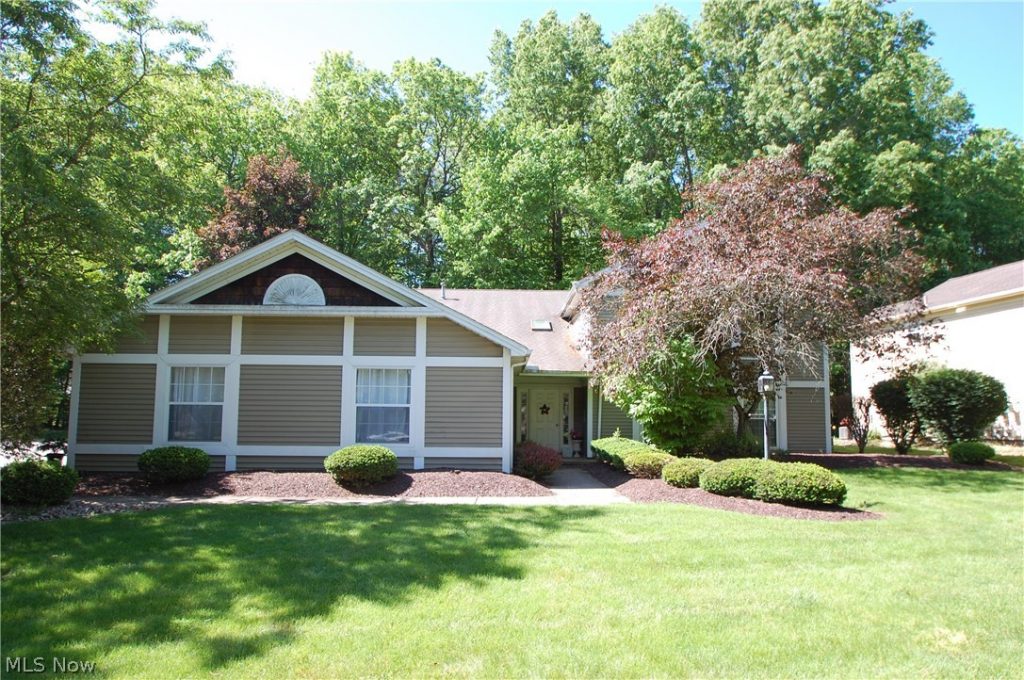1327 Fox Run Drive, Boardman, OH