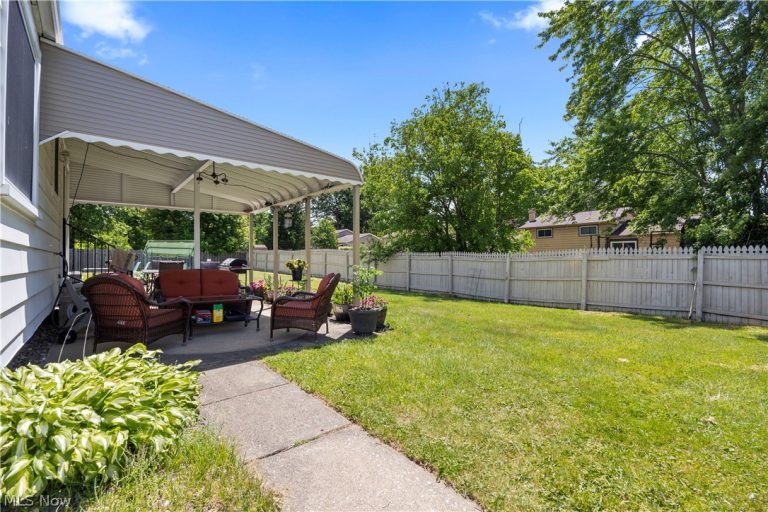 20563 Holly Circle, Strongsville, OH - Photo 4