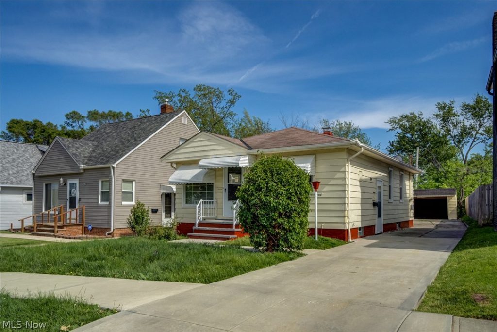 4407 Woodway Avenue, Parma, OH