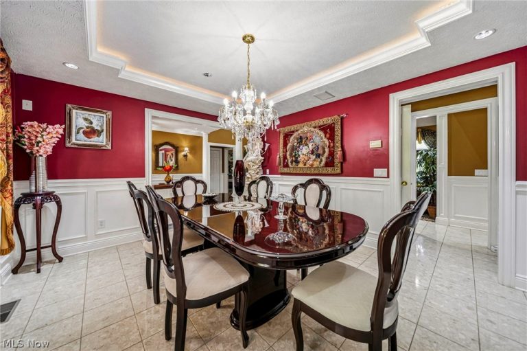 10600 Locust Grove Drive, Chardon, OH - Photo 4
