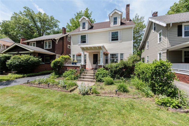 2168 Cottage Grove Drive, Cleveland Heights, OH - Photo 2