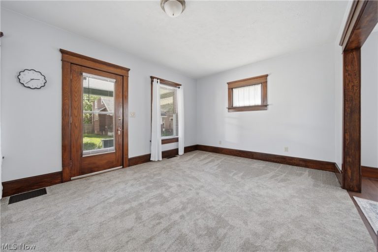2613 Crown Place, Canton, OH - Photo 3