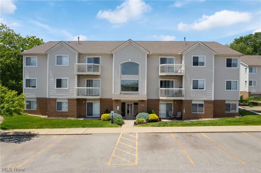1456 Buckingham Gate A Boulevard, Cuyahoga Falls, OH