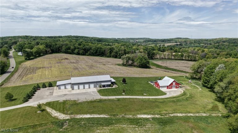 7839 Chestnut Ridge Road, Beach City, OH - Photo 2