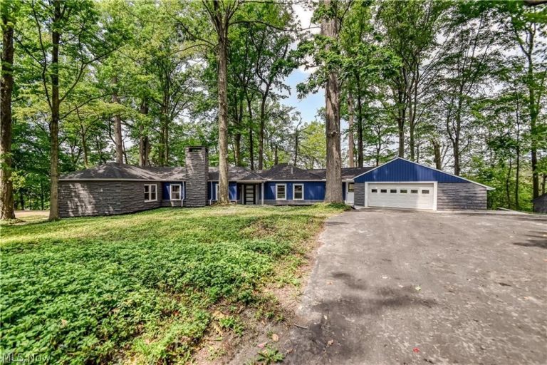 2531 Timberline Drive, Willoughby Hills, OH - Photo 2