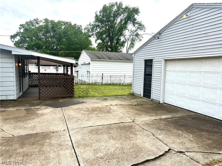 2065 Clermont Avenue, Warren, OH - Photo 3
