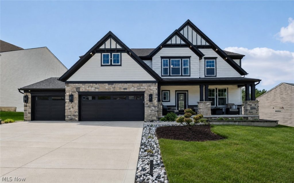 2818 Weeping Pine Drive, Medina, OH