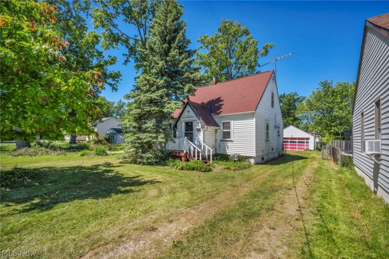 718 343rd Street, Eastlake, OH - Photo 2