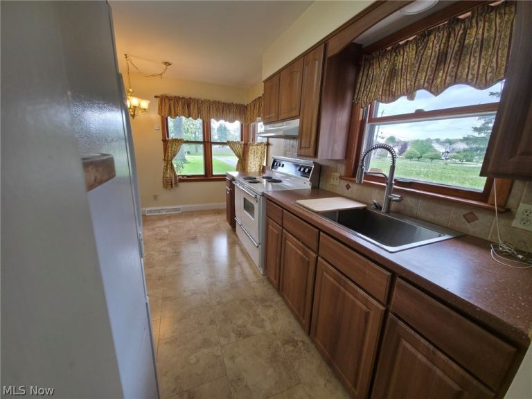 1478 Lockwood Road, Barberton, OH - Photo 6